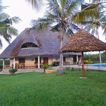 Queen K Cottages Watamu At Chrystal Homes Екстер'єр фото