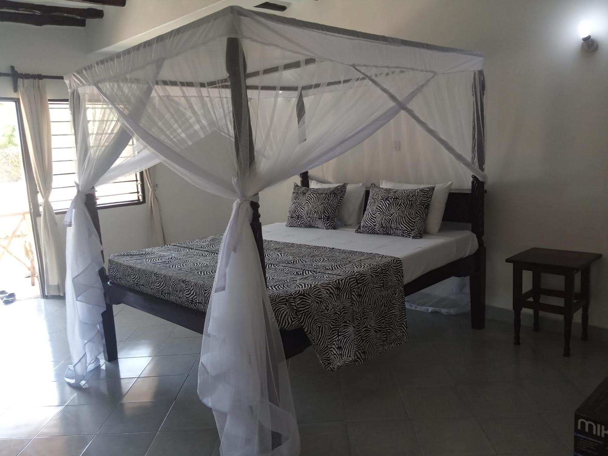 Queen K Cottages Watamu At Chrystal Homes Екстер'єр фото