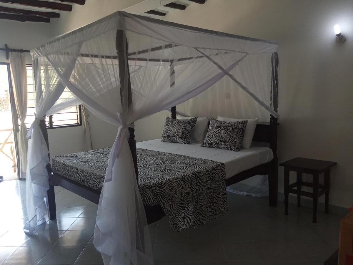 Queen K Cottages Watamu At Chrystal Homes Екстер'єр фото