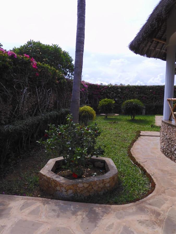 Queen K Cottages Watamu At Chrystal Homes Екстер'єр фото