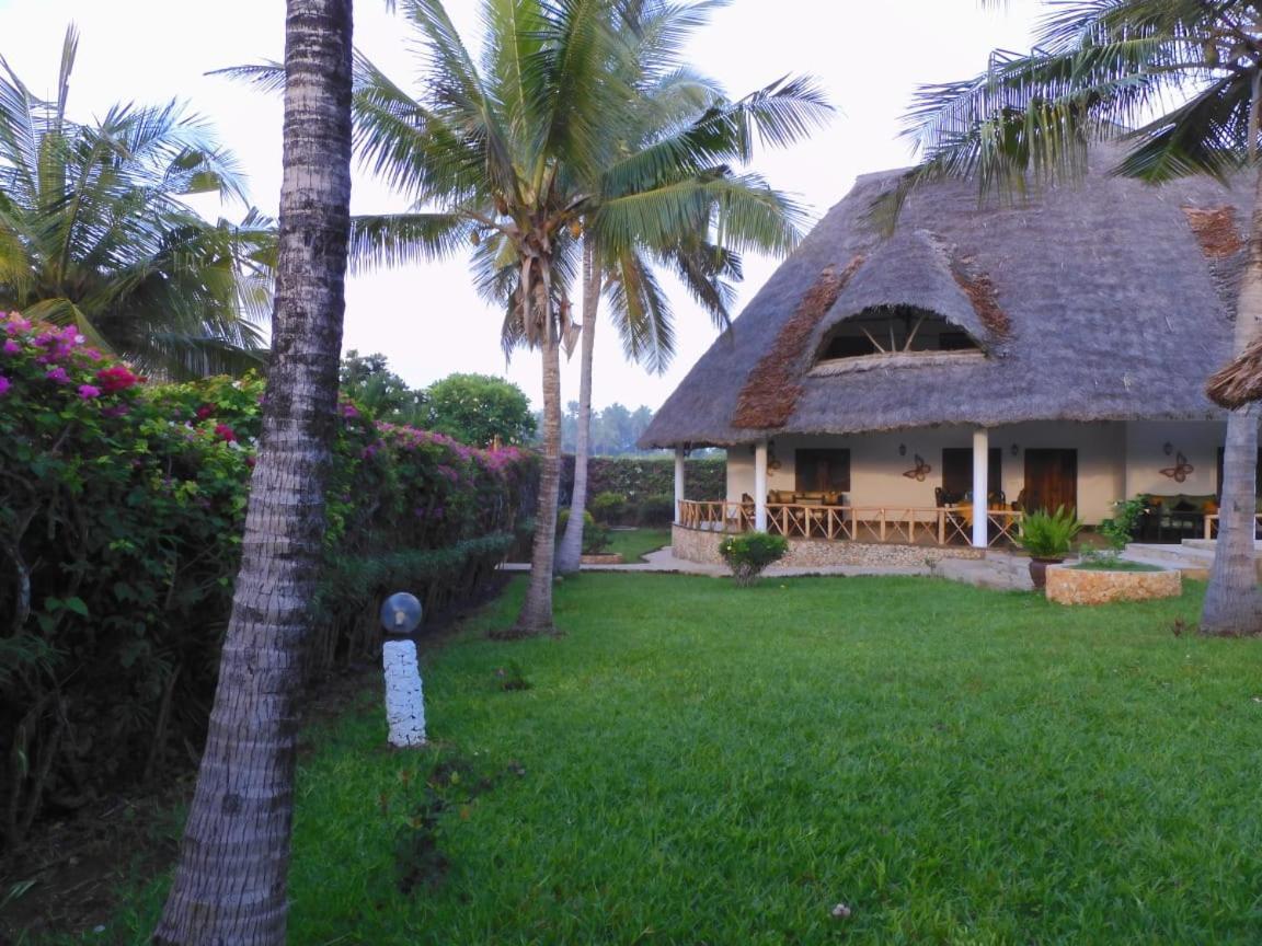 Queen K Cottages Watamu At Chrystal Homes Екстер'єр фото