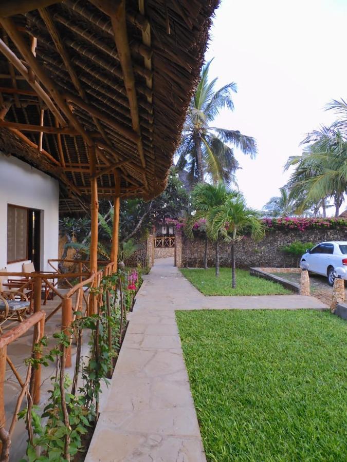 Queen K Cottages Watamu At Chrystal Homes Екстер'єр фото