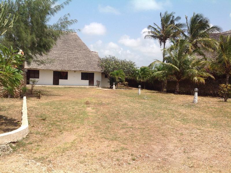 Queen K Cottages Watamu At Chrystal Homes Екстер'єр фото